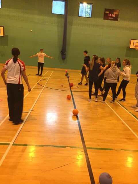 ellecroxford1's tweet photo. Pe today was so fun!! We practiced our football skills and played ball games⚽️🏀 #ysjprimed https://t.co/nw0o9LZDaC