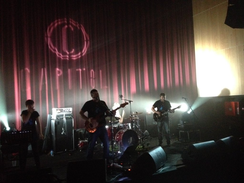 rox1nho's tweet image. Concertazo de #osbarbituricos e @martelorock hai uns intres na @SalaCapitol #musicaengalego #rockgalego