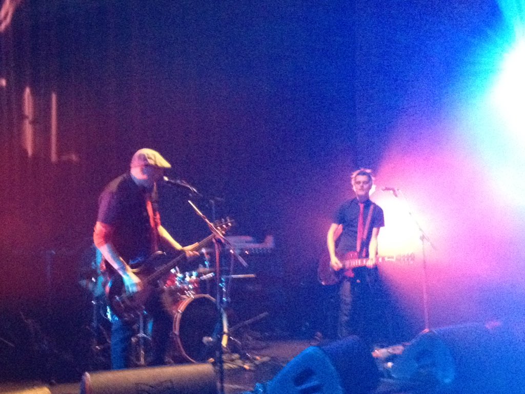 rox1nho's tweet image. Concertazo de #osbarbituricos e @martelorock hai uns intres na @SalaCapitol #musicaengalego #rockgalego