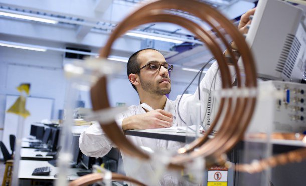 rrodriguezdf's tweet image. Manuel Piñuela, Mexicano que logró la transmisión inalámbrica de energía #inductivepowertransfer @ManuelPinuela