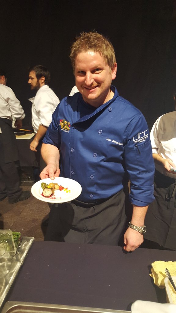 solstice_yeg's tweet image. @ChefJanSolstice going for it all tonight!#yegfood #shop124street #gmp2015