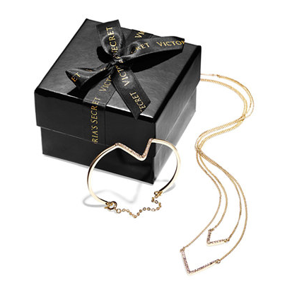 malltip's tweet image. Get this super cute jewelry set at @VictoriasSecret when you spend $75 through 10/25! goo.gl/BnTBR3