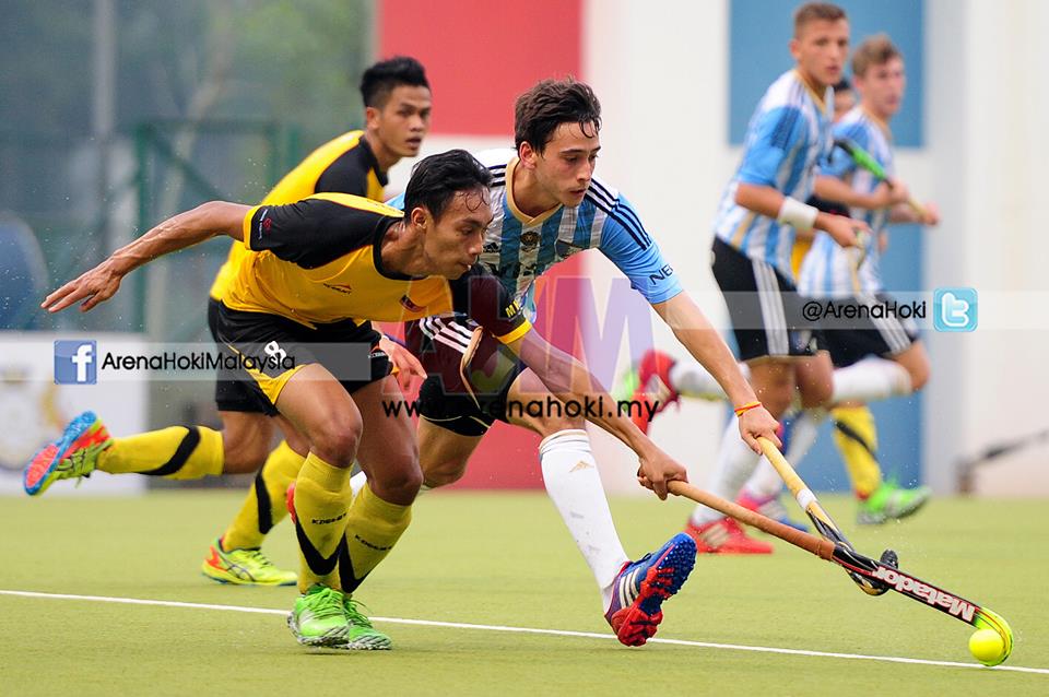 HockeyMUNIHD's tweet photo. #SUB21 #SultanCup #SOJC2015 4v PUESTO #ARG Vs Malasia by @ArenaHoki #AgustinRios https://t.co/sLMacFPmAU