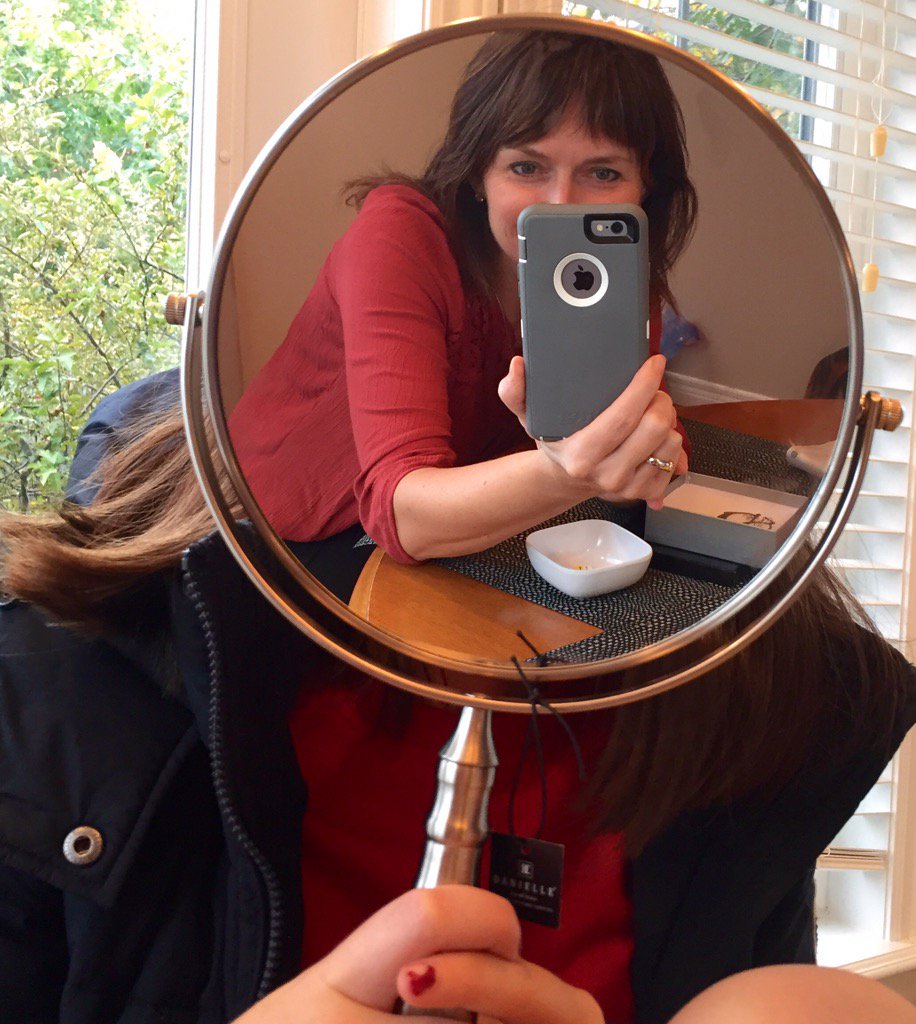 Roxannekenny's tweet photo. #mirrorimages #mirrorselfie #familyreflections #connections #relationships #art https://t.co/MQ7k9LcSJP