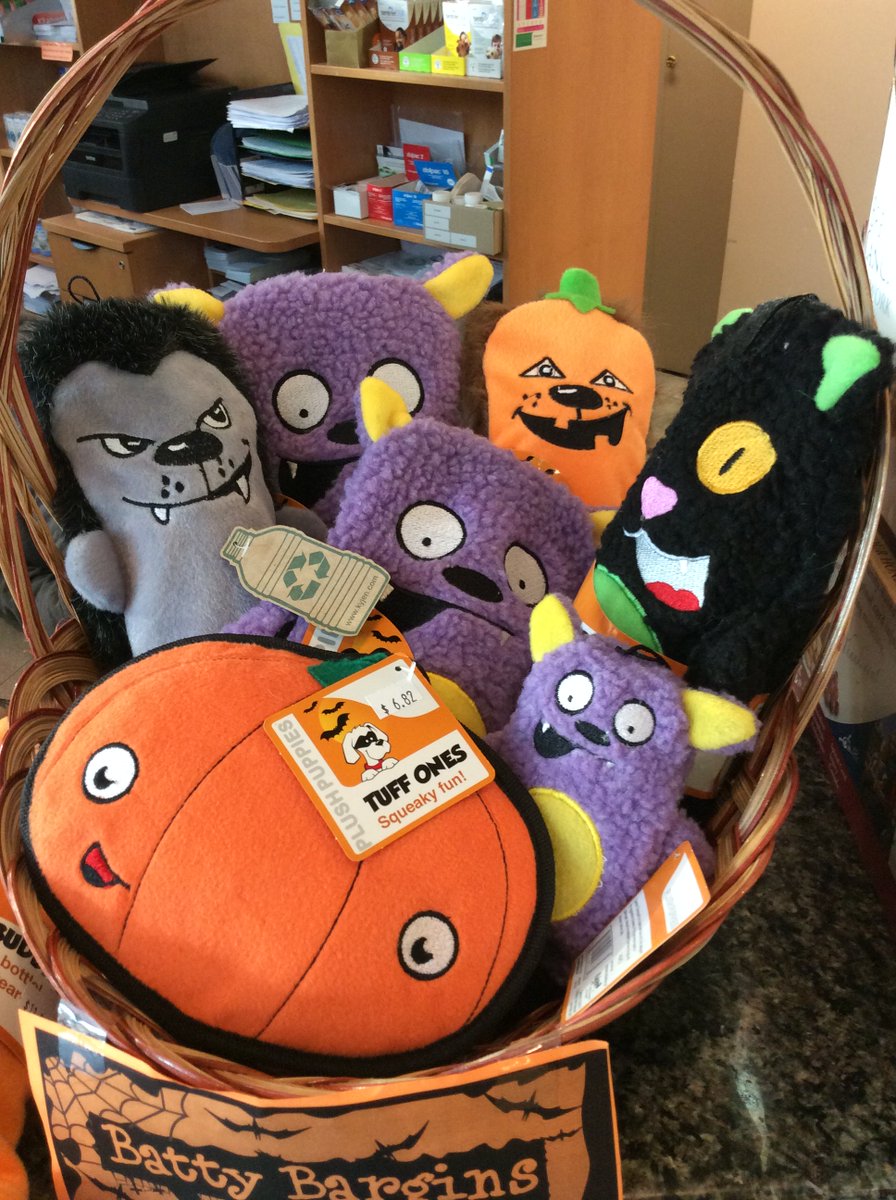 langleyanimal's tweet photo. We have some fun Halloween "Treats" available to purchase for your pets, limited time only! https://t.co/7Vu4EuJNb1