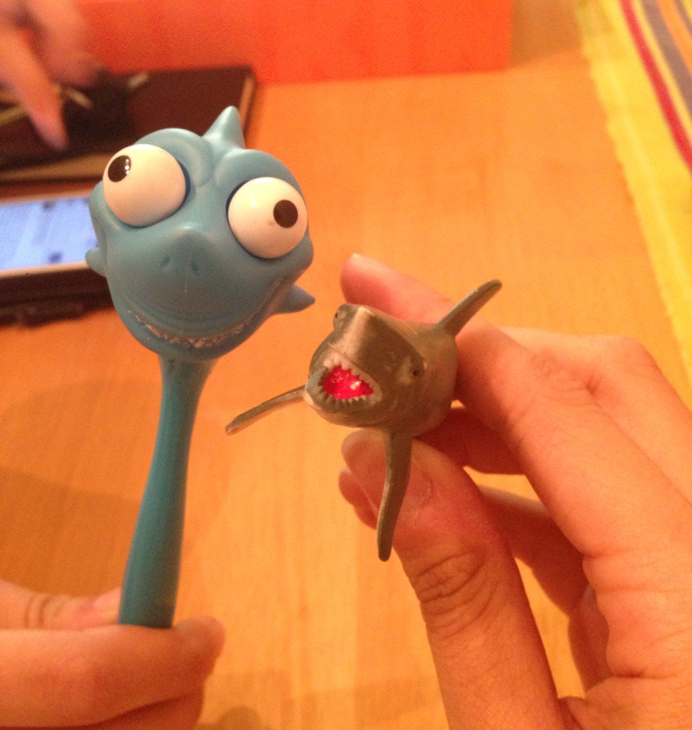 SuCoBruce's tweet photo. Made a friend tonight! #FishAreFriends #NotFood #wait... https://t.co/De5IpVWO4s