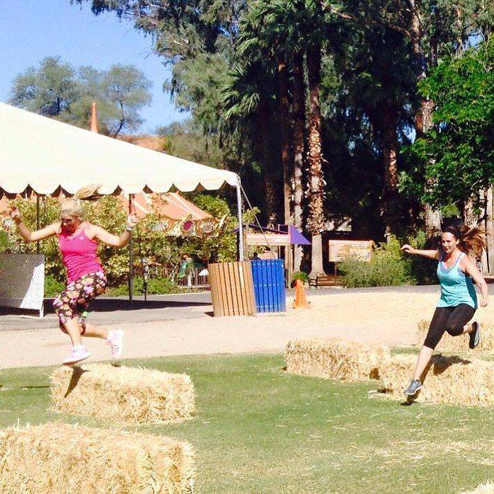 FIT4MOMhq's tweet image. Once in a while you find hay bales you need to jump over! #fitfam #fit4momphx #strollerstr… ift.tt/1PEwtY2