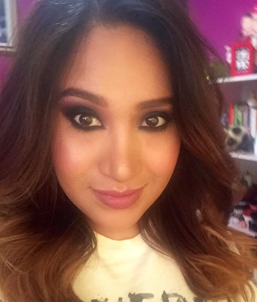 NancyEstradaRo's tweet photo. Los tonos sepia en labios están en tendencia. No olvides poner un hidratante antes de poner el lipstick #tiptrick http://t.co/IVmdtqRa6e