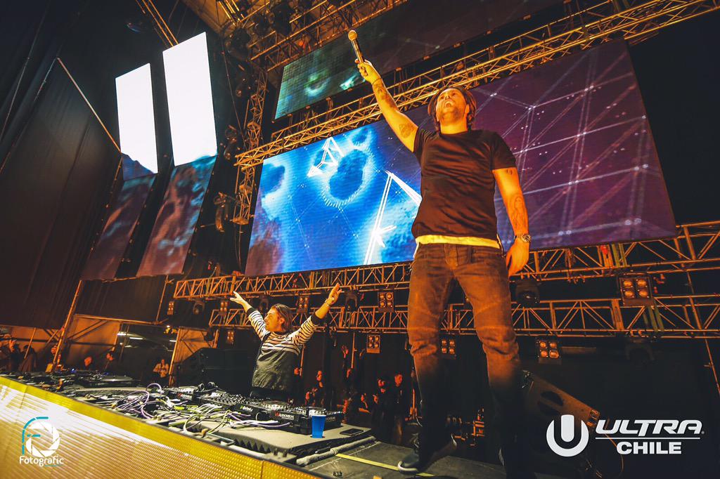 Ultra_Chile's tweet photo. Y #dontyouworrychild se transformó en uno de los grandes himnos de #UltraChile2015 ! @Axwell /\ @Ingrosso http://t.co/ugaiSRmEfx