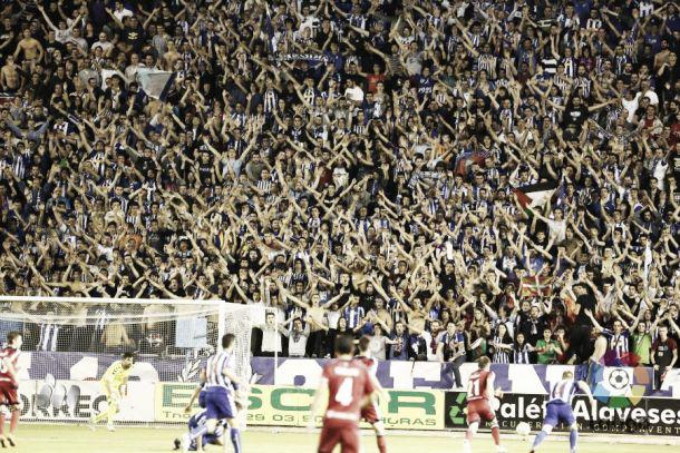 Osasuna_VAVEL's tweet photo. CRÓNICA | La fiesta no fue completa, por @borjabbs http://t.co/4bfgPcVTJ4 #ALVvOSA #Osasuna http://t.co/sPBfbxQbCx