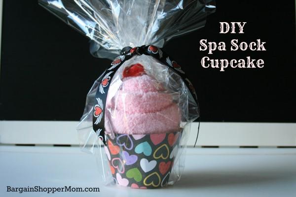 MyEverydaySavvy's tweet photo. How to make an easy spa sock cupcake! #DIY http://t.co/cXm3hSpZGa http://t.co/qL9ArtzjZ6