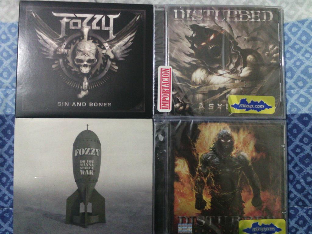 jonavillado's tweet photo. Normal solo voy a #mixup por los discos de @FOZZYROCK que pedí y termino llevándome también de @Disturbed jaja http://t.co/S0GyDtGxe9