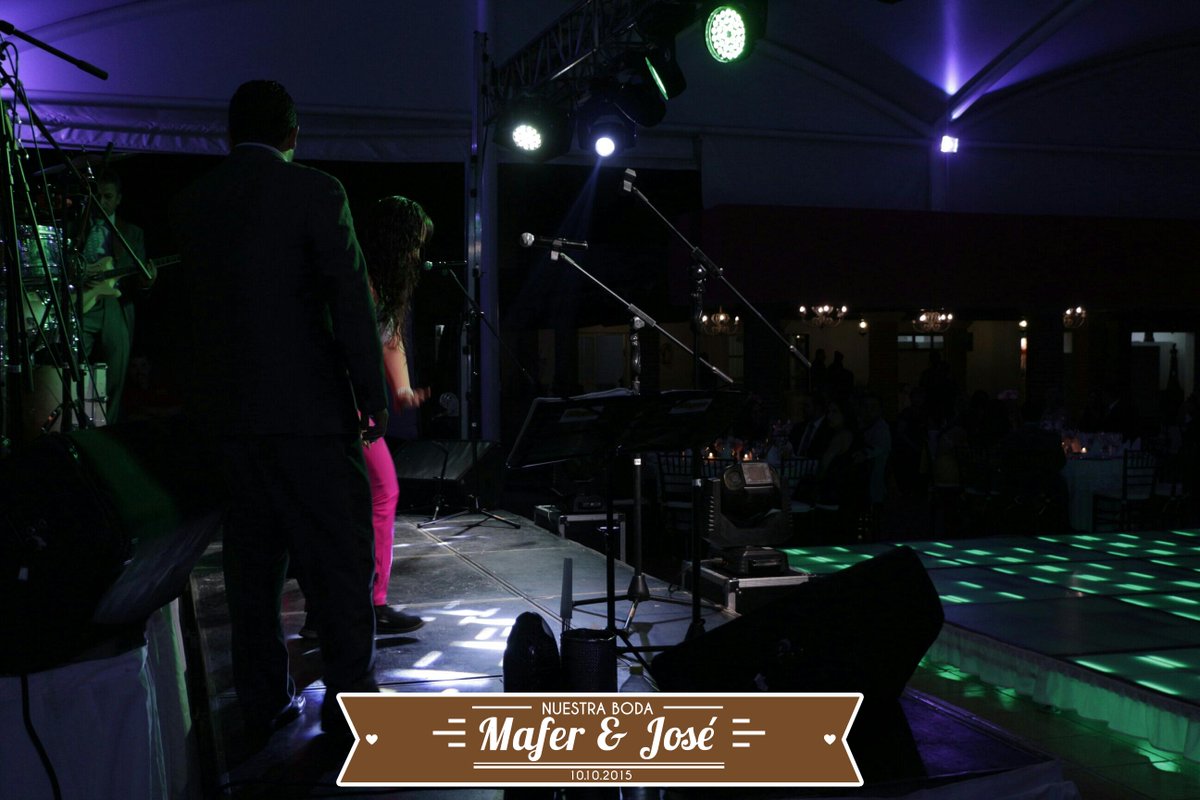 ShareLiveMX's tweet photo. Que comience la fiesta #Mafer&amp;Jose @ShareLiveMX http://t.co/1VrrkMxlxJ