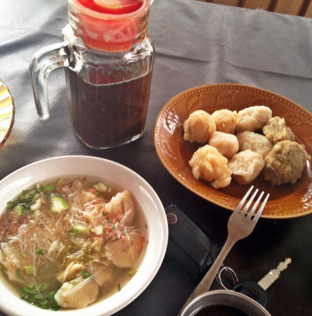 IskandarFerdy's tweet photo. Sarapan #menupalembang #pempekpalembang and model maknyusssss http://t.co/4rTfno14gF