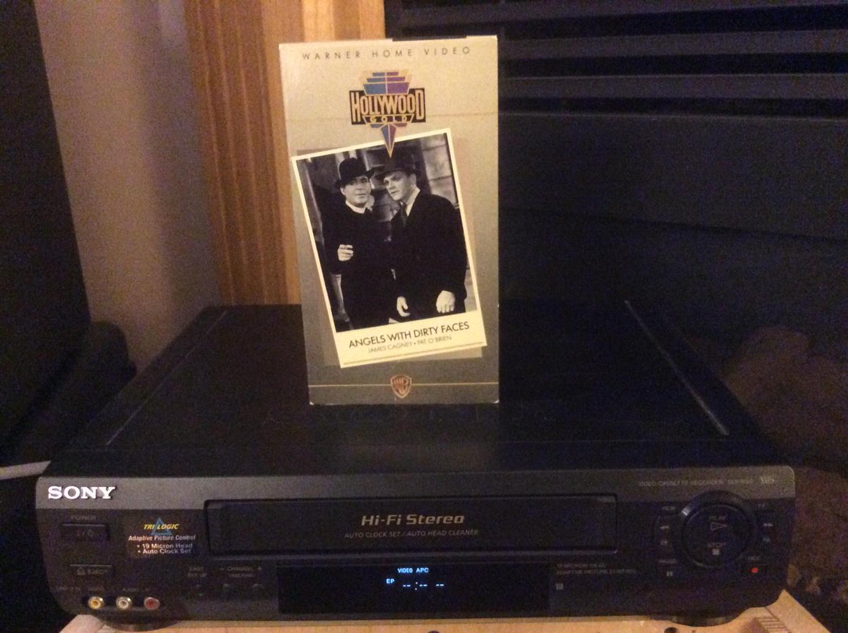 DShowPro's tweet image. Sat night movie enjoying the VHS w/James Cagney, Pat O'Brien, Humphrey Bogart &amp;amp; Ann Sheridan Angels With Dirty Faces