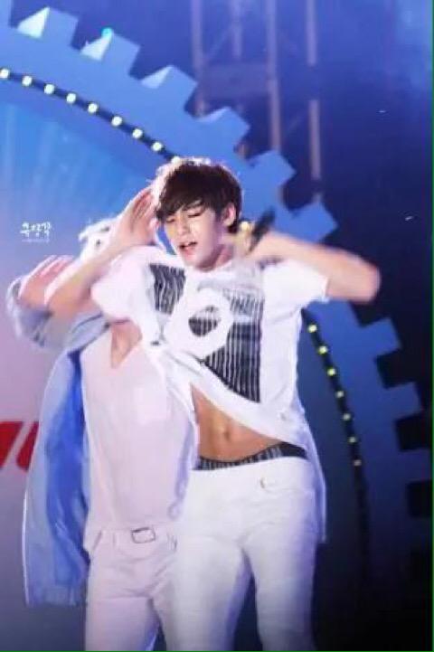 Hasil gambar untuk seventeen mingyu abs