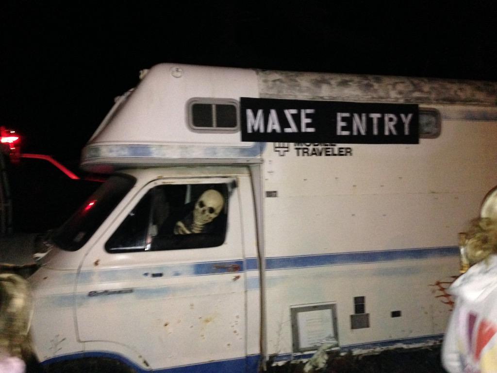 EHTCurrent's tweet photo. Great night at @ScullvilleFire Terror in Junkyard. #eht #nj #halloween http://t.co/7zGTCkNuDr