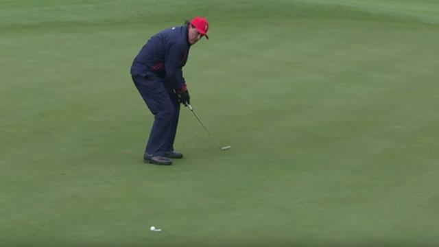 PGAAmateurGolf's tweet image. WATCH: @MickelsonHat hits into umbrella, then bunker, then makes par to win hole: go.pga.com/1RAtrlR