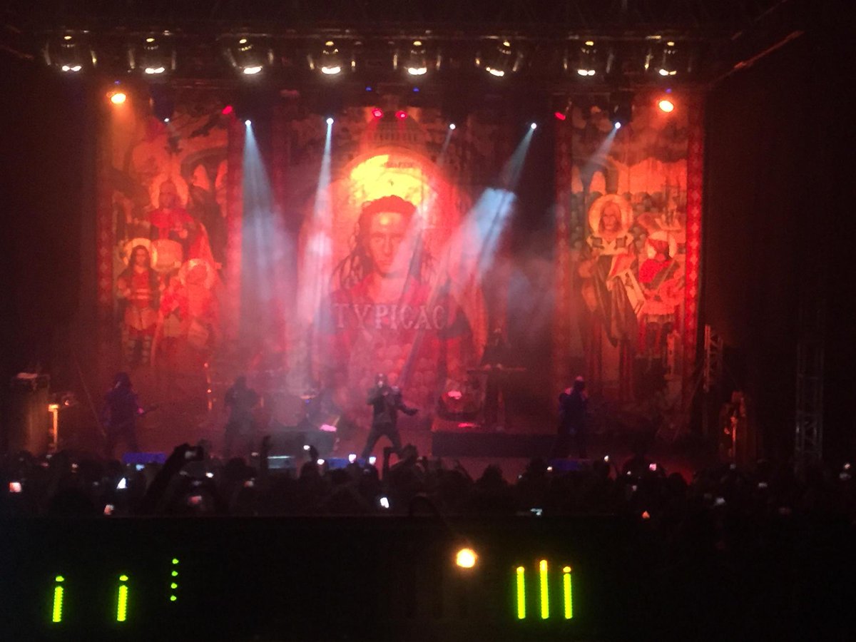 PreesLive's tweet photo. Seguimos el show con turisas !!! http://t.co/G1U25QLNy7
