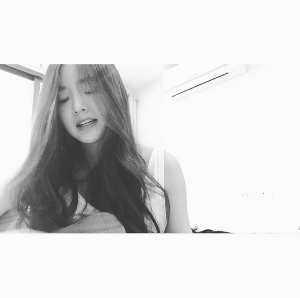 อาจจะดูไม่ดีนักที่ตัวฉันเป็นอย่างนี้ อาจจะดูไม่เข้าทีที่ยอมให้เธอทำร้าย instagram.com/p/8qSryNSKs5/