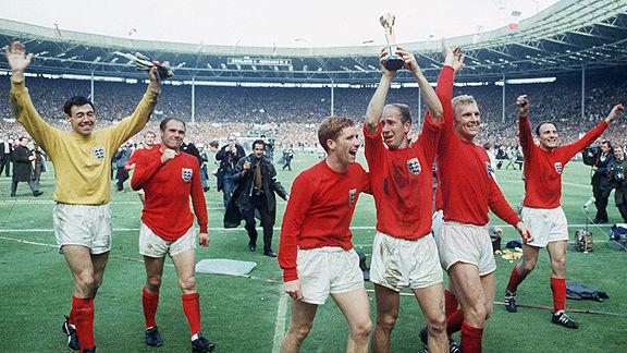 Happy Birthday..   Bobby CHARLTON
11 Oktober 1937 