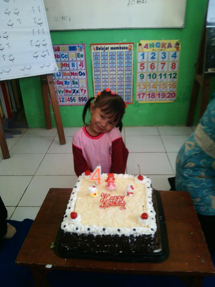 fiediy's tweet photo. Happy brthday ponaan tante zahra.. smg jd ank sholehah @modernmomst7 http://t.co/DgOL6MeUCB