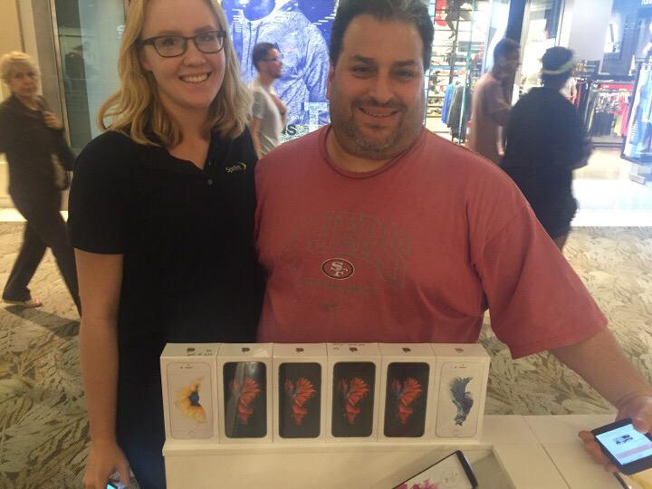 direct_store's tweet photo. Topanga Mall making it happen with a 6 line deal @Sprint_West @marceloclaure @BizMMC #gettingbettereveryday http://t.co/MfFOSrKI8z