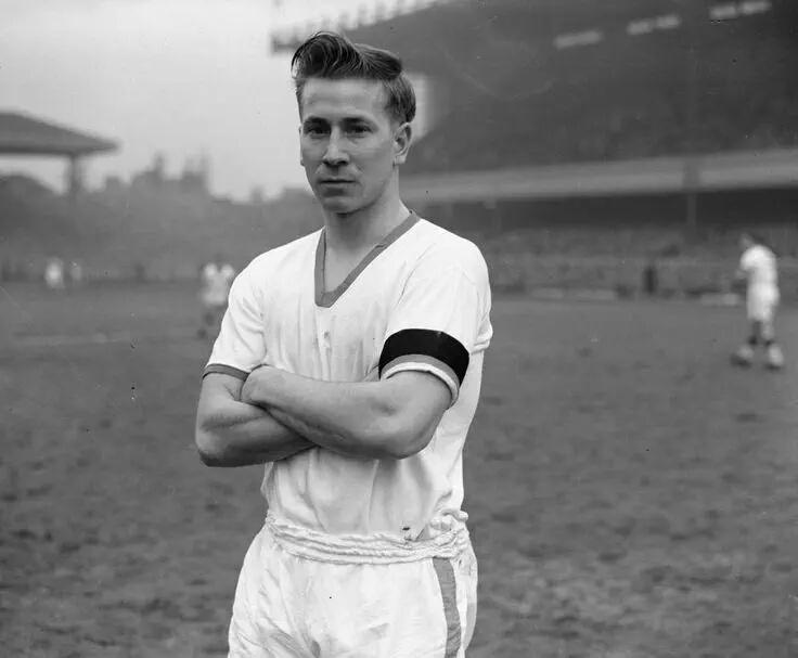 Happy birthday to one of the greatest players ever, Sir Bobby Charlton! 