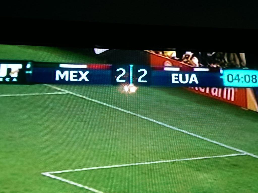 JoeyDLoui's tweet photo. Cuando todo va bien para mexico pero bale verga la bida #DesmadreTricolor http://t.co/b62m5xsuOe