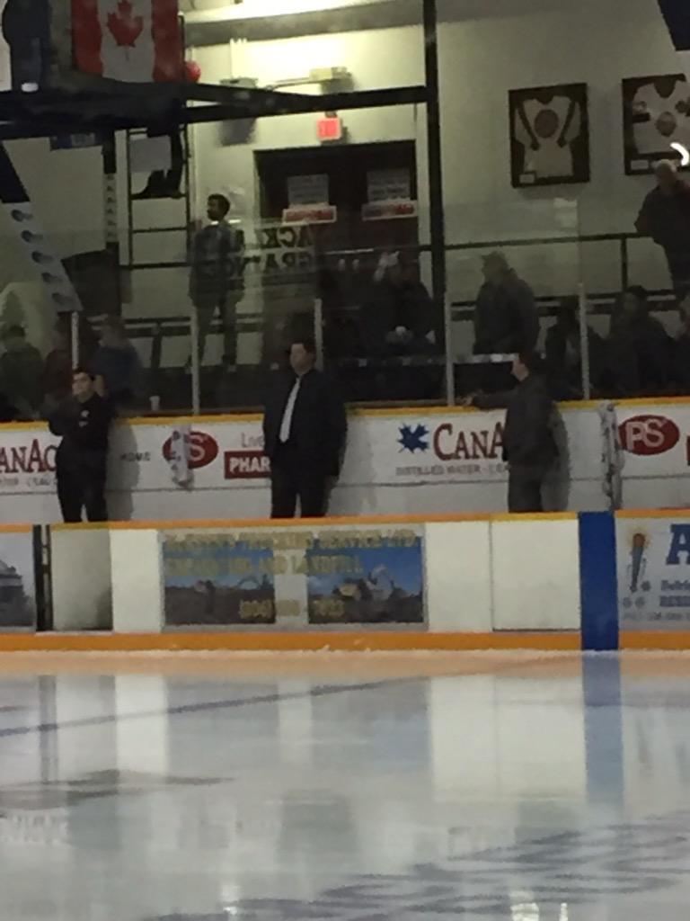 dihp99's tweet photo. Big win for @FFBombers thinking it was the lucky tie from the best dressed on the bench @Whoop91Bort #cherrystyle http://t.co/2fLx1Voicj