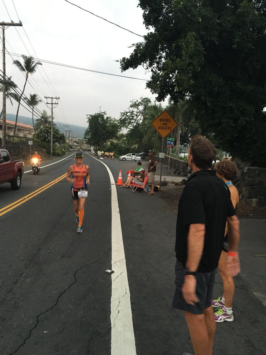 KatherineKellyL's tweet image. At mile 7 1/2 of the run. Her coach @DaveScott6x cheering and giving her advice. #ironmanwc #teamkelly #kona