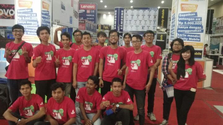 joanda_mj's tweet photo. Team cecklist pameran gadget it expo 2015, mumpung aku juga jadi panitia datang sini :V , #GiEXPO #suluhmedia #jec http://t.co/2RqnHbCrg9
