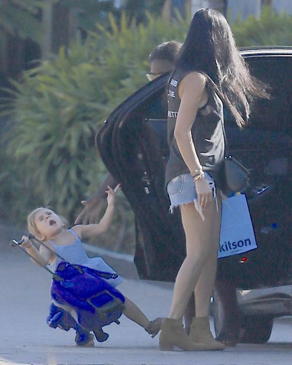 sammytellem's tweet photo. OH MY GOD I'M GOING TO HELL FOR LAUGHING http://t.co/pBLwXTxLkn