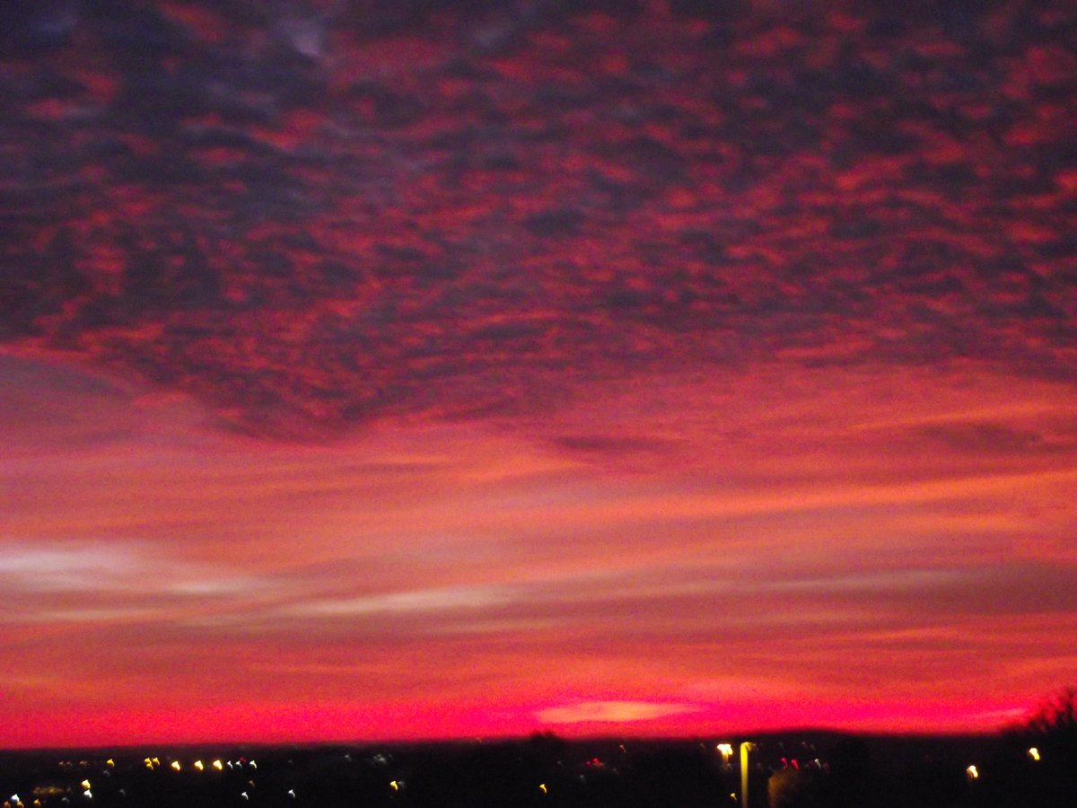 catholicinusa's tweet photo. Forget the #BloodMoon we got a #BloodSunset in #WI #BeautyEverwhere What do you think @GiulioBase @Michael_in_Rome http://t.co/9Ln7RIRMwJ