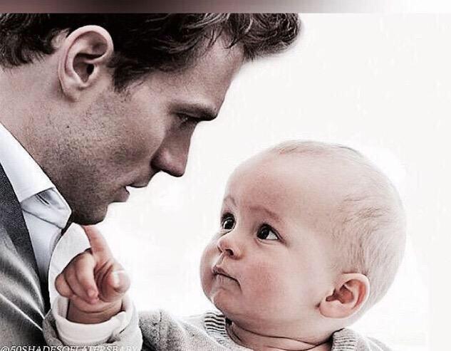 Greysessed4ever's tweet photo. Fanmade de un padre muy cariñoso #ChristianGrey @JamieDornan @FiftyShades @E_L_James @JamesFoleyJr http://t.co/6FdAO2nGSI
