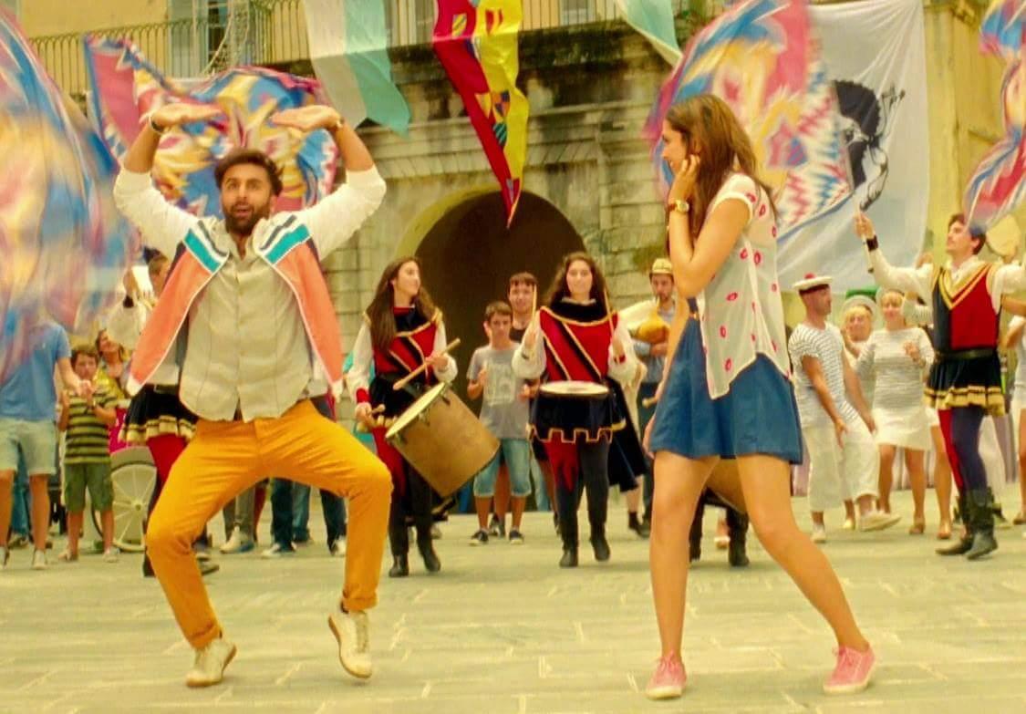 JMithrani's tweet image. 😍😂😂😂 That Step..LOL
@ranbirpakoor #Tamasha @deepikapadukone