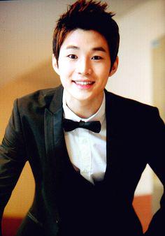 Happy birthday Henry Lau of Super Junior M! 