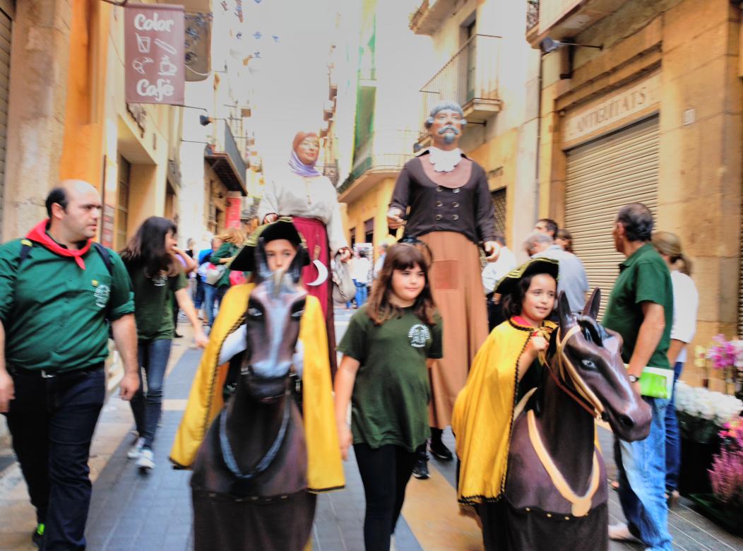 CerveraCG2014's tweet photo. Avui estem a Tarragona. Participem amb els nostres gegants, gegantons i cavallets a la fira medieval. http://t.co/unWl6bKC6q