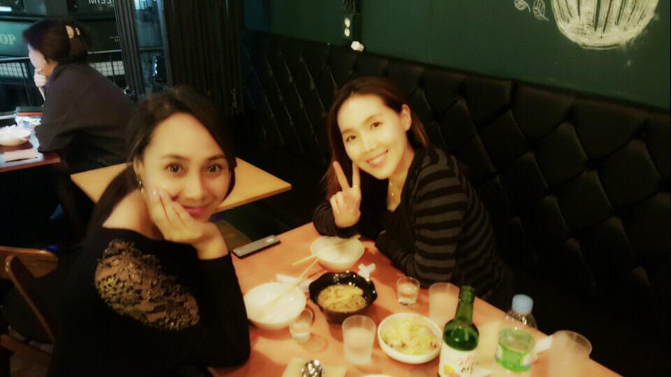 추워지는 가을 밤을 칭구 쏘냐와함께~~~^^
처음엔 2잔 그담은 3잔! 만날 때마다 느는구먼 ㅋㅋㅋ #소냐 #김희선 #이야기사운드