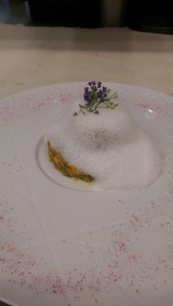 Bar de ligne basse température, risotto de racines émulsion de lait d amande