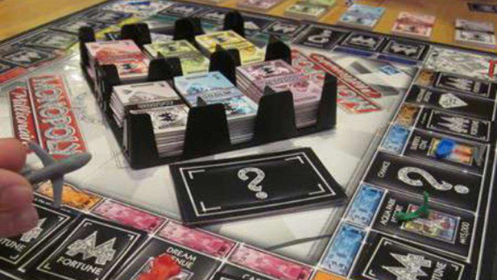 Сыграем в игру деньги. Монополия миллионер деньги. Настольная игра Monopoly деньги. Монополия с деньгами и карточками. Монополия с картонными деньгами.