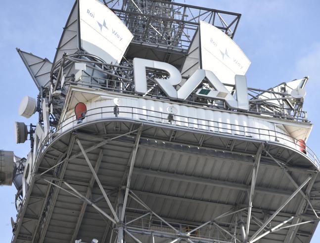 Corriere's tweet photo. Investimenti gonfiati e affari sui diritti: la tv sotto inchiesta - Video http://t.co/E927foMPa8 http://t.co/lZpseK5lrR