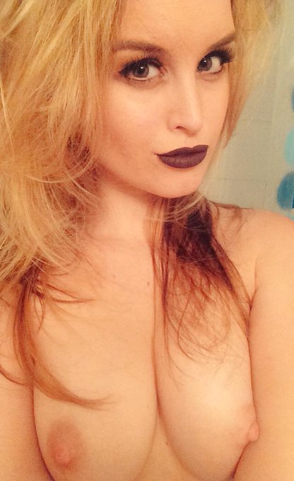 I think I like this new lipstick. I don't normally wear such dark colours but I like! Sorry for the crazy<a href="/tag/selfie"class="tags"><span>#selfie</span></a>