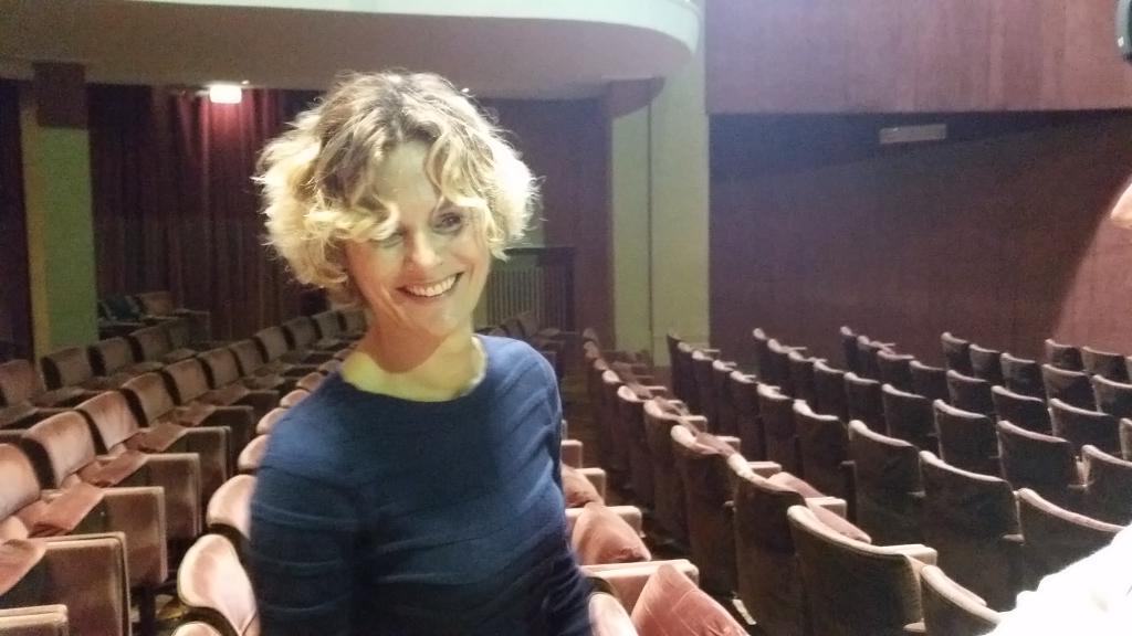 MBargilli's tweet photo. Con un bel sorriso non può che essere #buonadomenica mentre si prova a #teatro!
#BarGilli
#stage
#backstage
#work http://t.co/moEsfYjTld