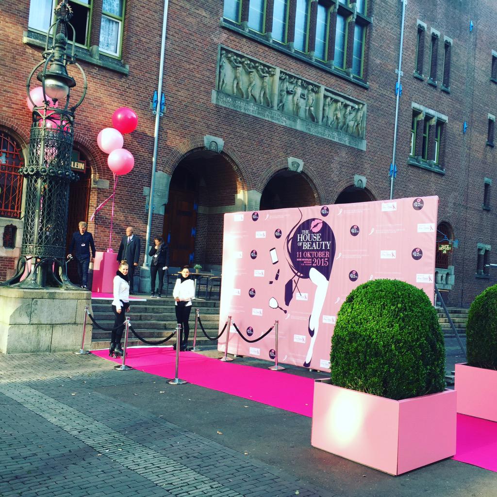 De roze loper ligt al voor je klaar. Voor meer behind-the-scenes beelden zie: bit.ly/1LM5I1E #HOB