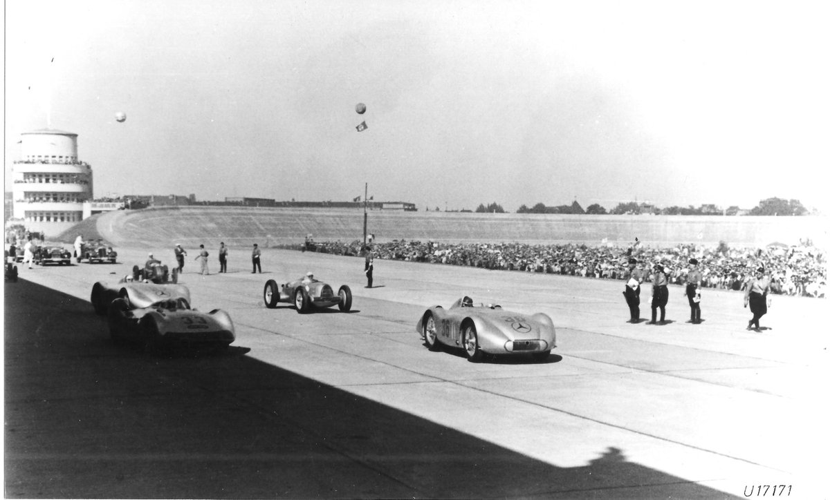 motoringman's tweet photo. http://t.co/jJs5vurSVt? #AVUSRENNEN1937 #HERMANNLANG #MERCEDESW25K #RUDOLFCARACCIOLA #MERCEDESW125 STREAMLINER http://t.co/Dy4xMdE0Io
