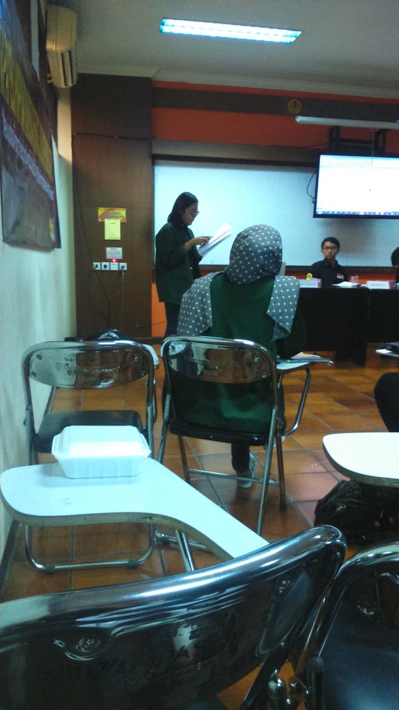 HIMASPA_UNPAS's tweet image. Presentasi proker Kom Info oleh teh @riskymei #RAKERHIMASPA