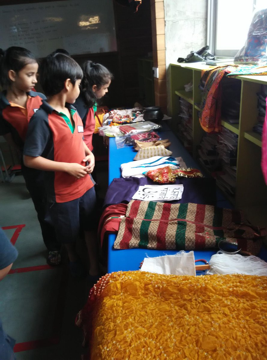 ChestaDhingra's tweet photo. Learners are exploring n trying to identifying the different artefacts in connection to their cultures. http://t.co/JOsF2e0TG3