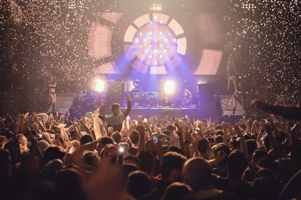 fabrikdiscoteca's tweet photo. #Comenzamos Loco Dice !! 
Desde las 15:00 hasta las 6:00 bailamos !! http://t.co/Ga0RVSep6T