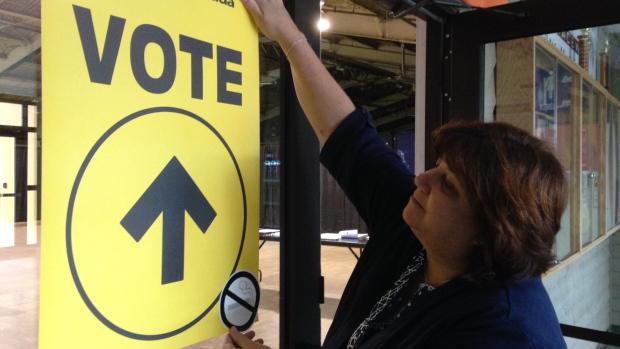 CBCNews's tweet photo. Advance poll turnout up from last election, Elections Canada says http://t.co/dzuYTKCu9O #cdnpoli #elxn42 http://t.co/kkYuxRmrtA